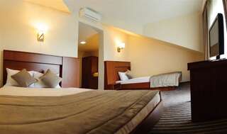 Отель Отель 4x4 Ровно Двухместный номер «Комфорт» с 2 отдельными кроватями-3